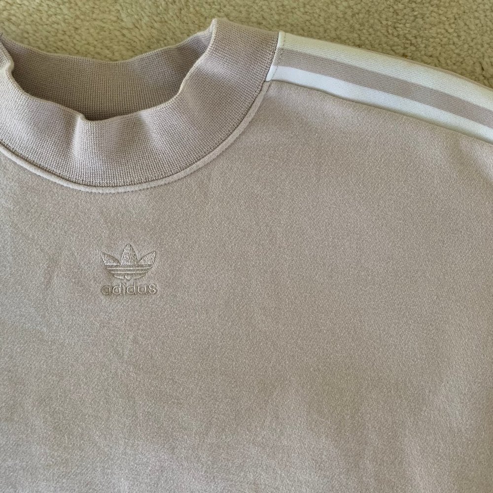 Super cute Adidas crewneck sweater!